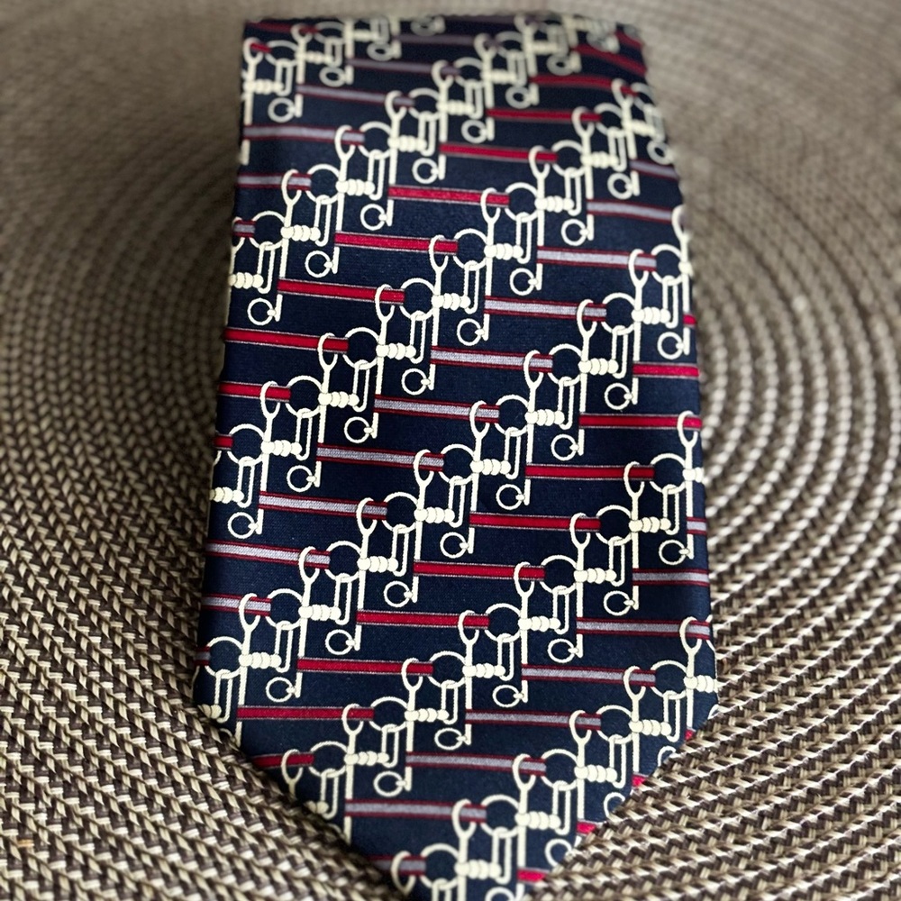 VTG RENE’ CHAGAL HAND MADE SILK TIE BEAUTIFUL RANDOM PATTERN NAVY 60” by 4”